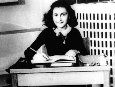 Anne Frank na infância (Imagem: Reprodução/Portal Uol)